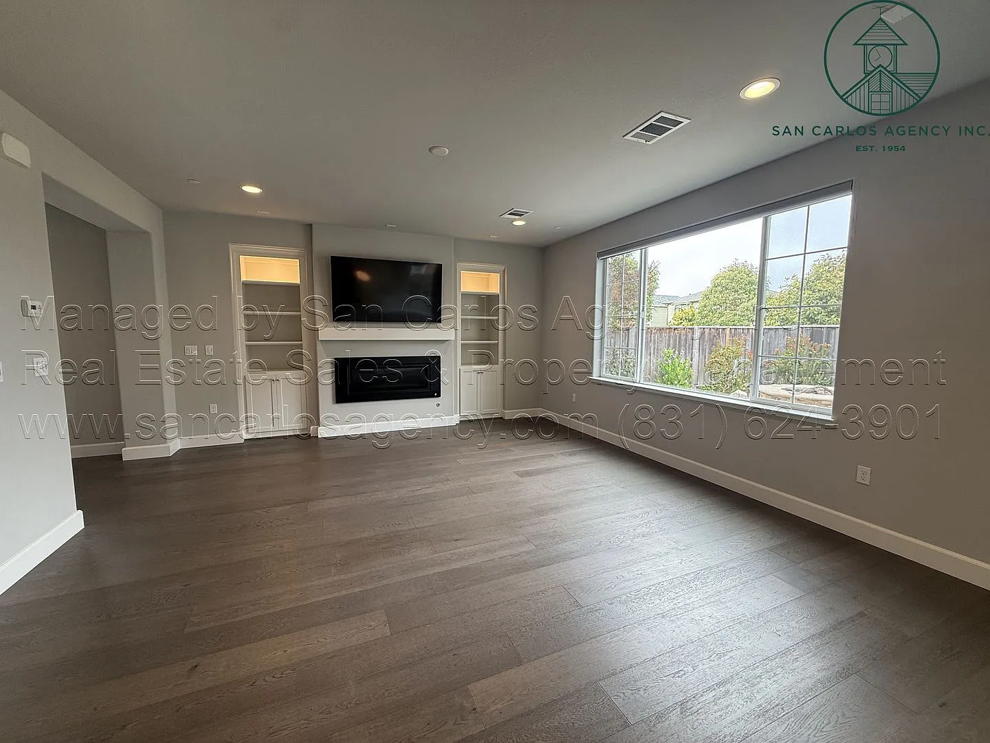 Spacious Four Bedroom Home in The Dunes — Photo 2