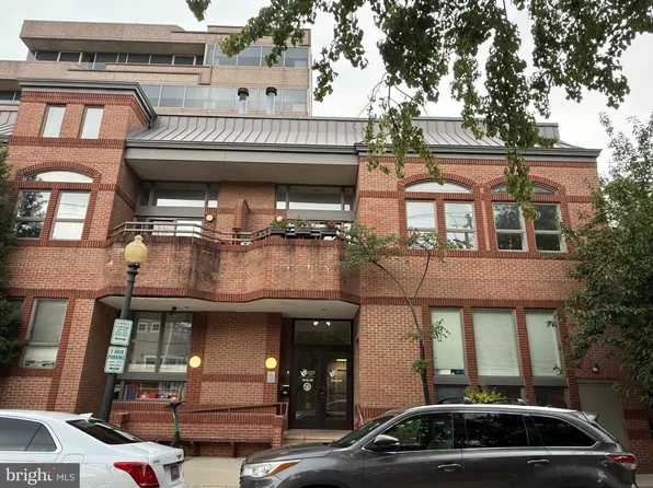 5300 43rd St NW APT 201, Washington, DC 20015