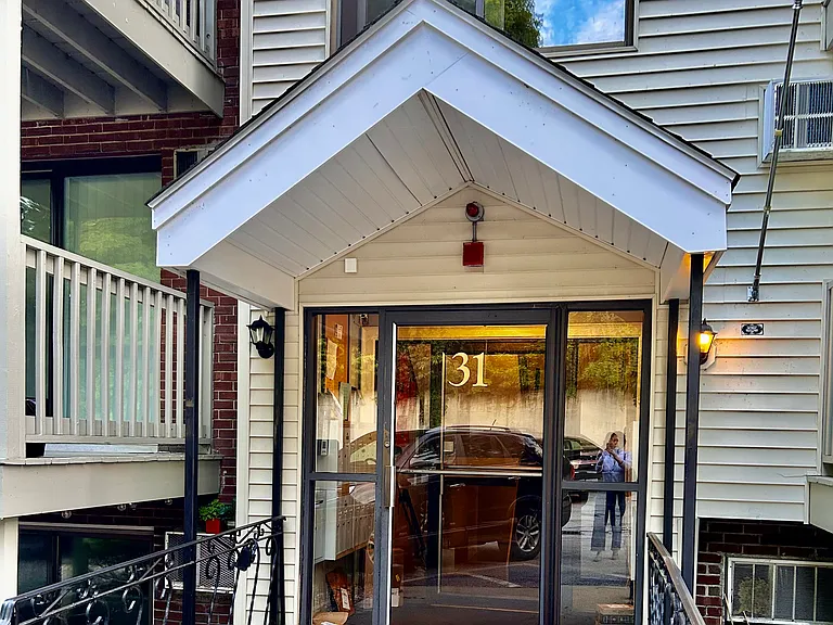 31 Andrew St — Photo 1
