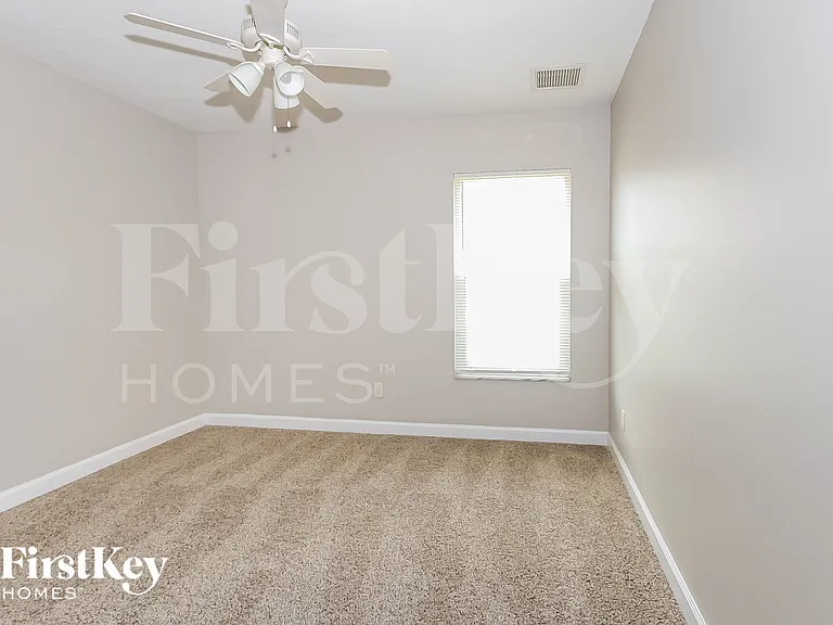 1061 SW Dubois Ave — Photo 13