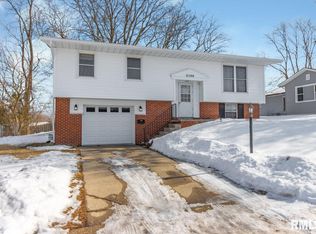 6500 N Randwick Rd, Peoria, IL 61615