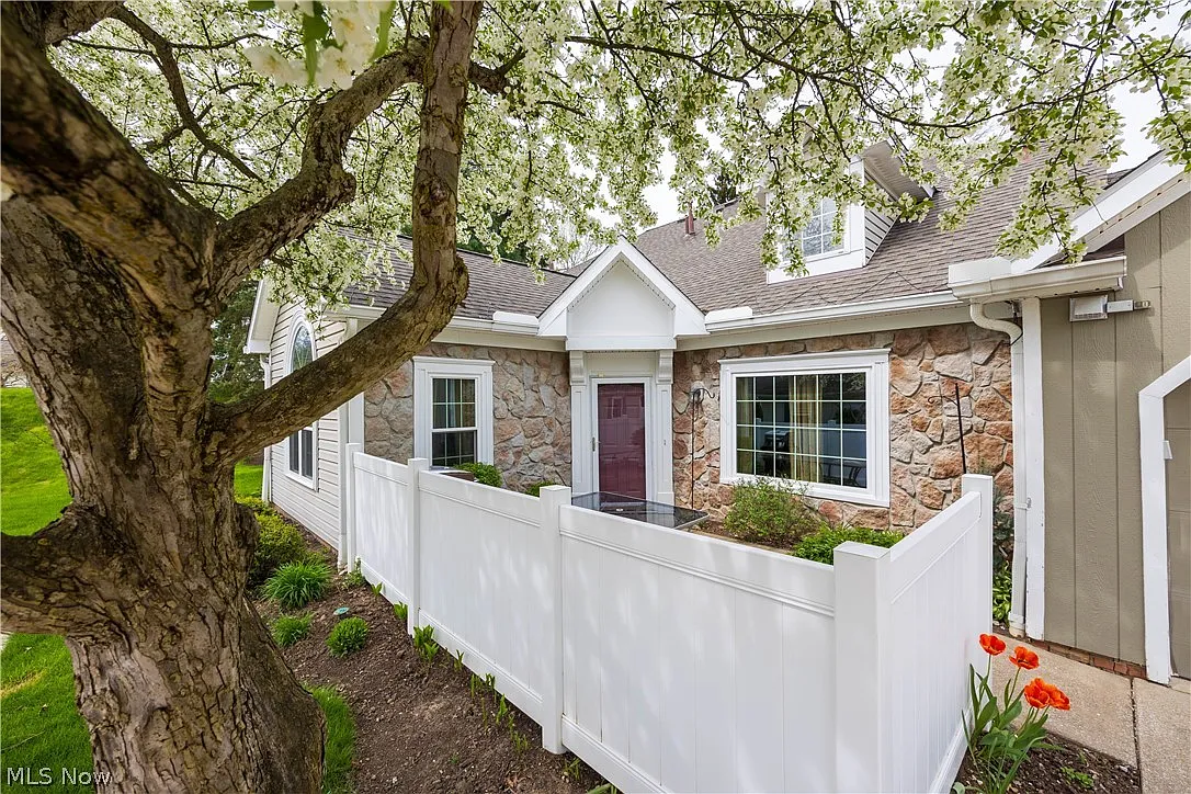 8276 Cyrus Ln photo 1