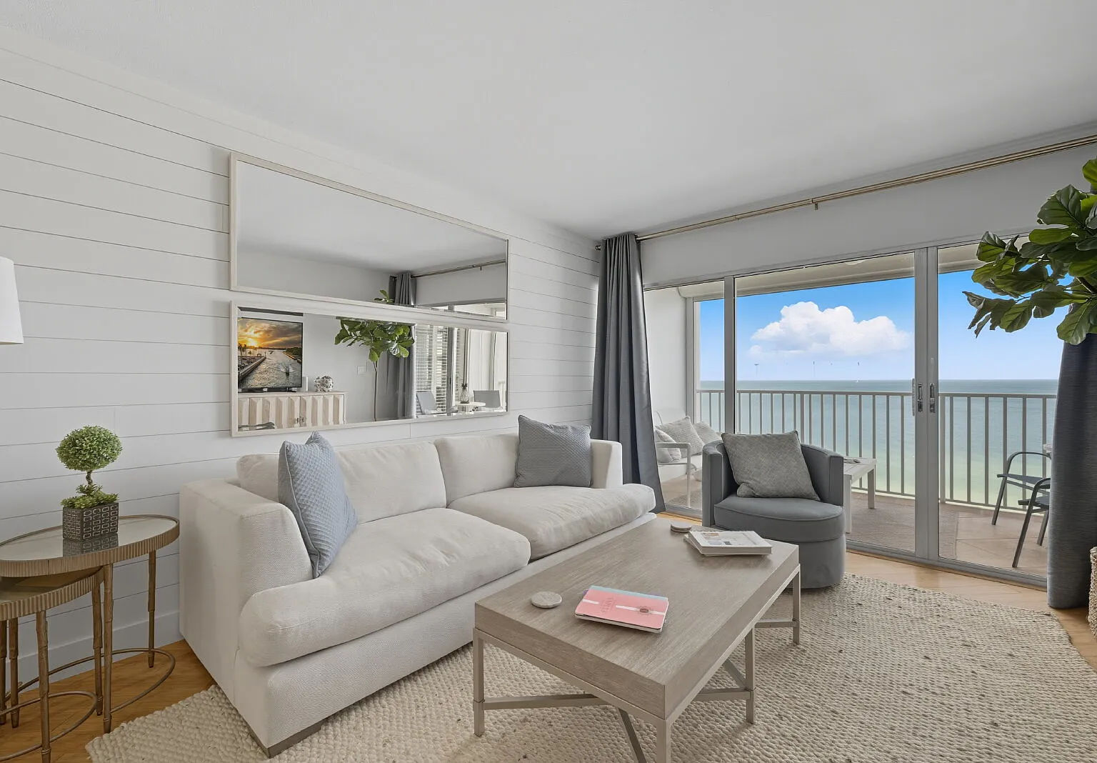 2 bed, 2.0 bath, 1213 sqft, $12,000 — Photo 3