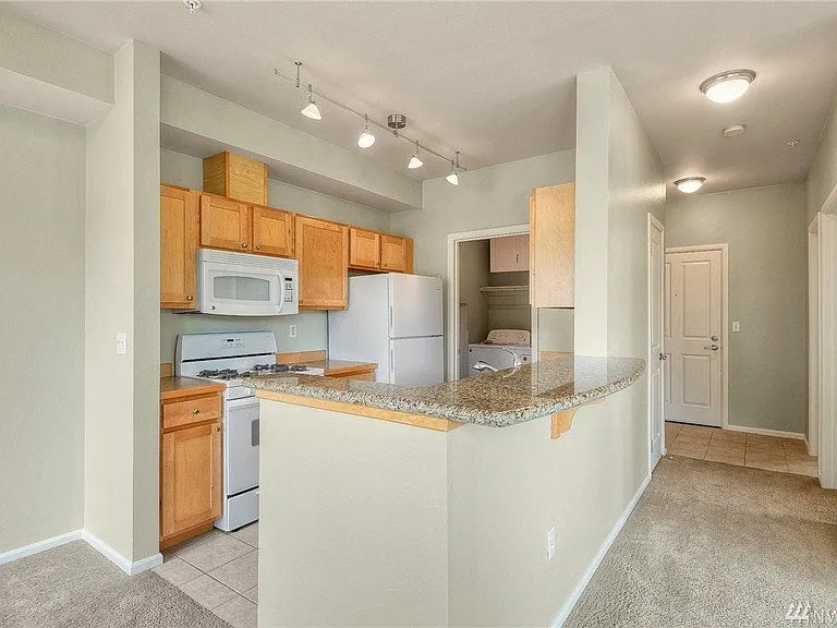 525 225th Ln NE #D-201 — Photo 3