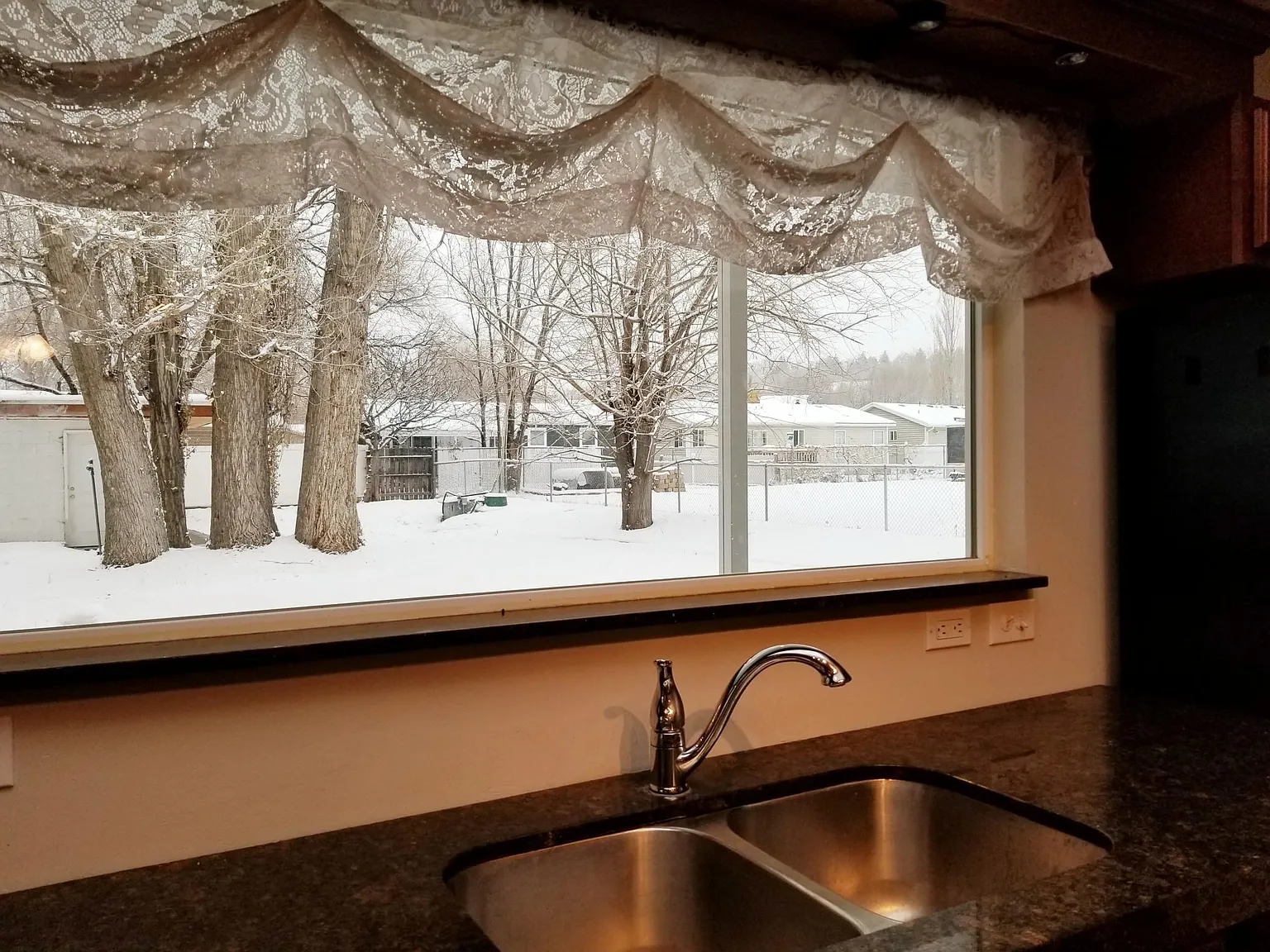 1650 Fowler Ave — Photo 3