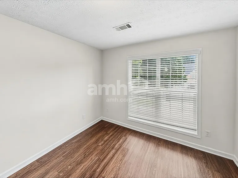 1772 N Oak Dr — Photo 16