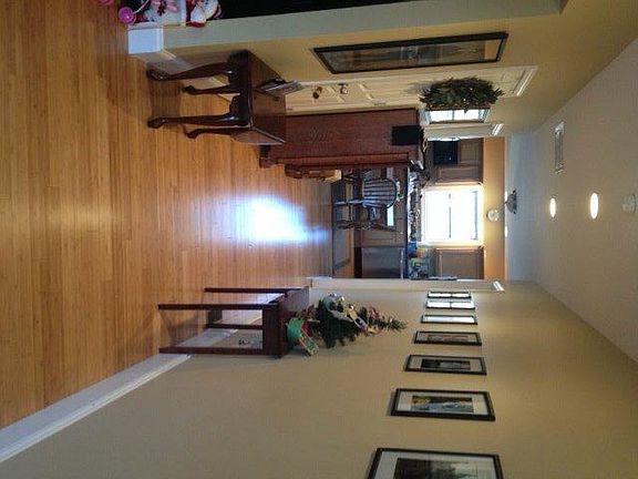 4th image of 928 Aurora Ave