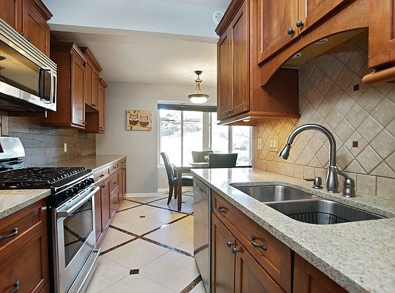 3rd image of 520 Yosemite Ct