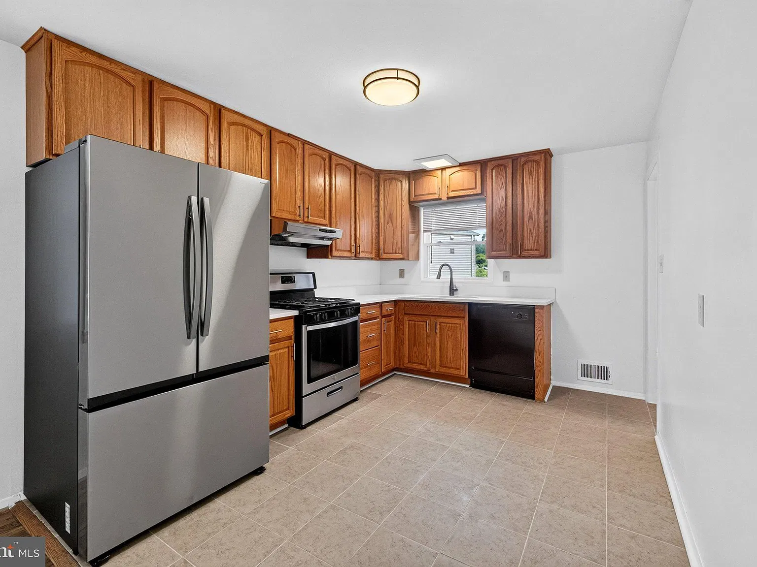 3 bed, 2.0 bath, 1526 sqft, $2,850 — Photo 4