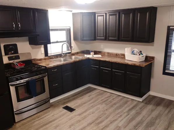 1100 W Locust St #75, Canton, IL 61520