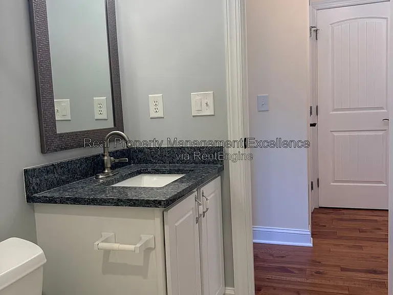 305 Holly Thorn Trce — Photo 45