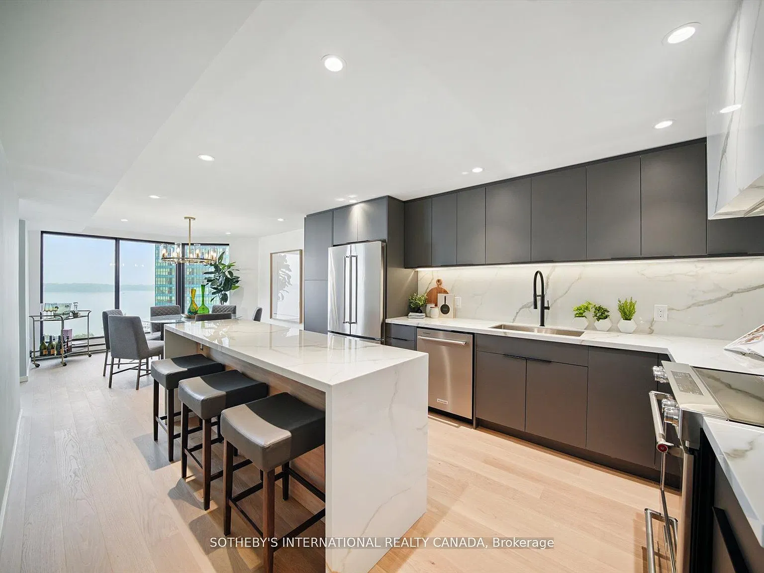 3 bed, $6,300 — Photo 2