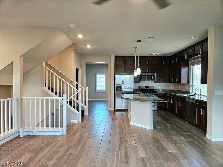 8016 Carpenter Creek Ave — Photo 3