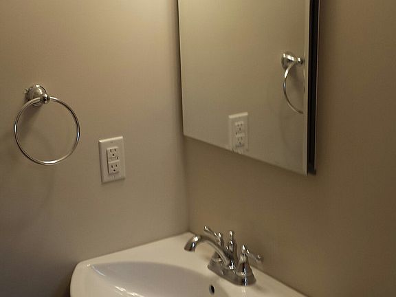 4th image of 1629 Pembroke Dr