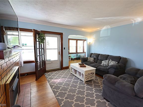 3rd image of 10611 Grace Ave
