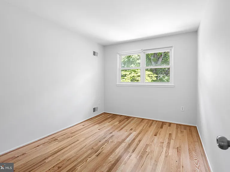 1222 Noyes Dr — Photo 14