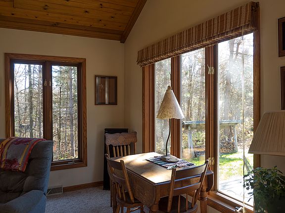  vaulted ceilings in LR