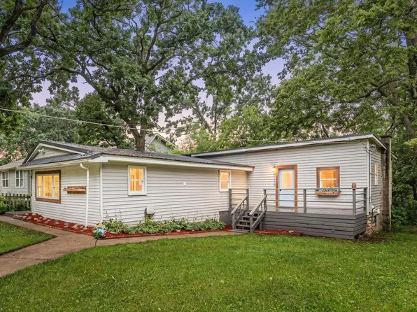38472 N 4th Ave, Spring Grove, IL 60081