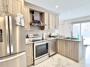 27 Hearne Cres #1, Ajax, ON L1T3P5
