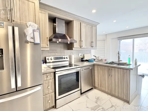 27 Hearne Cres #1, Ajax, ON L1T 3P5