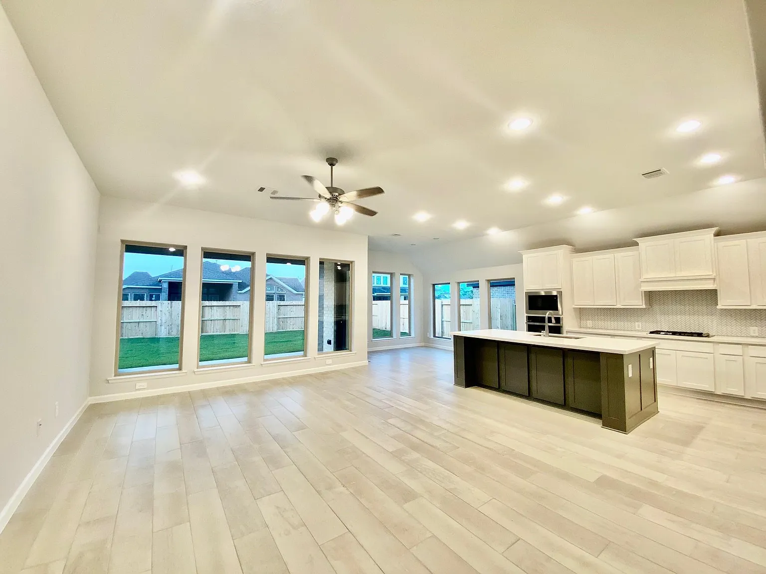4 bed, 3.0 bath, 2714 sqft, $3,900 — Photo 3