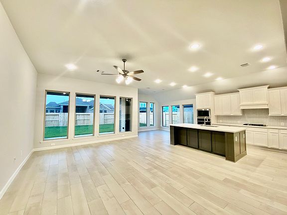 3rd image of 9411 Trestle Creek Ct
