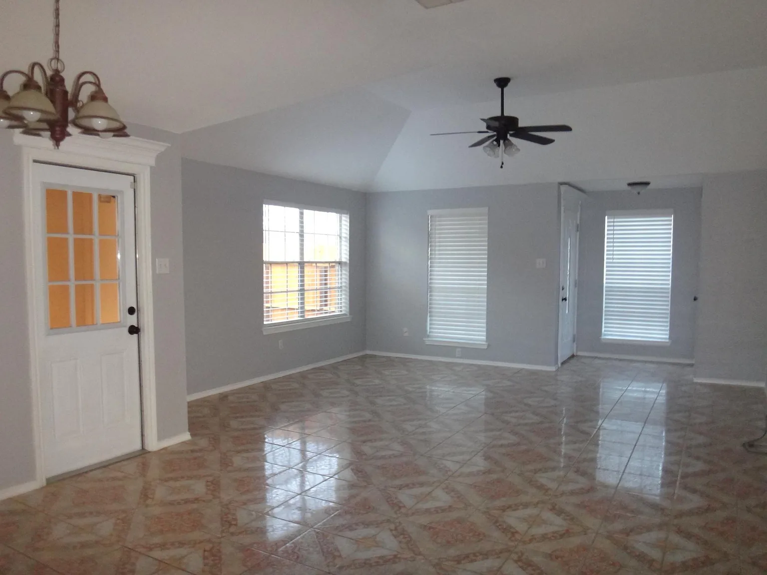 3 bed, 1330 sqft, $1,825 — Photo 4