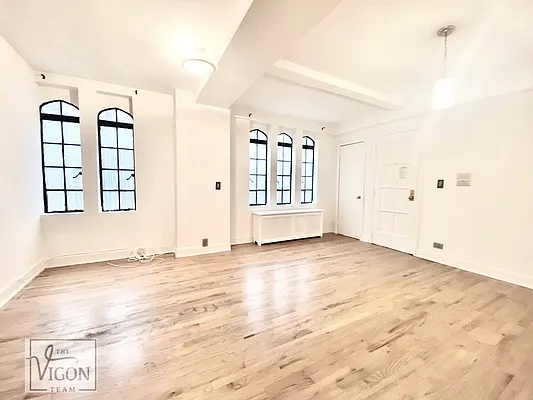 Rented by Bond New York | media 13