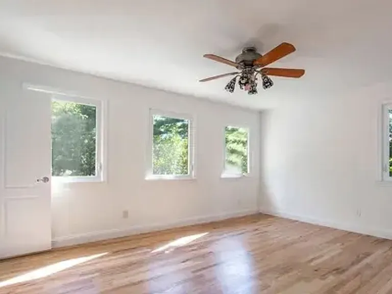 8 Snug Harbor Dr — Photo 8