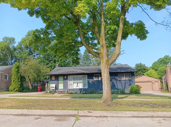 839 Friar Dr, Milford, MI 48381