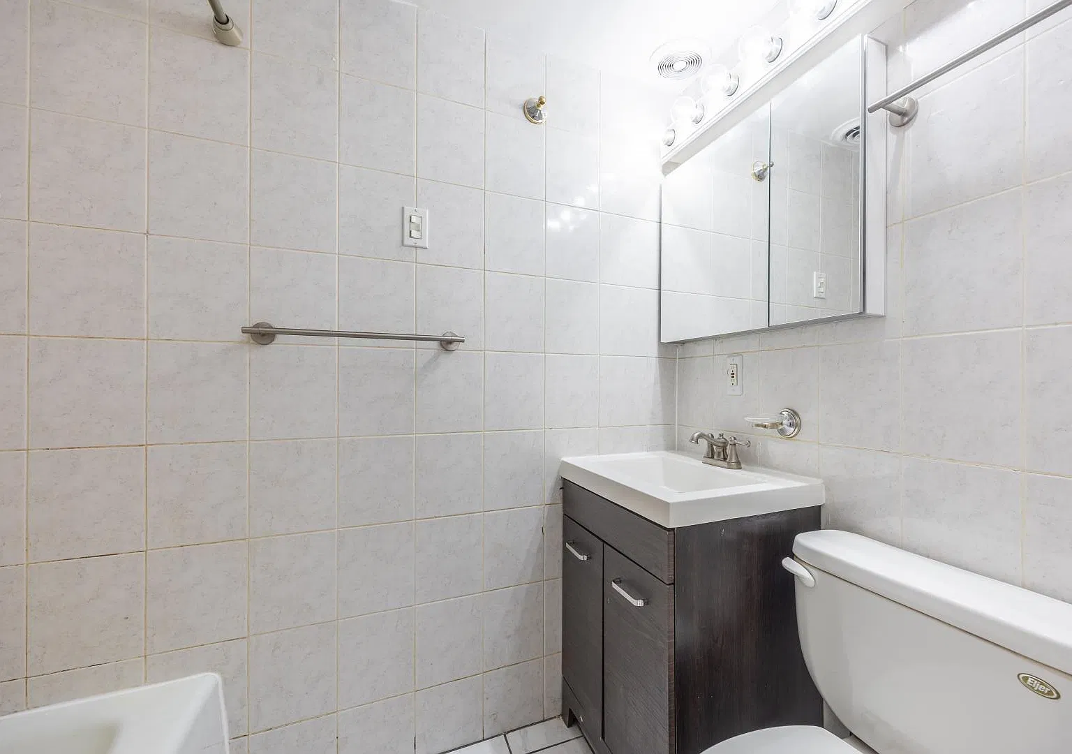 2439 West Armitage Avenue #2F — Photo 4