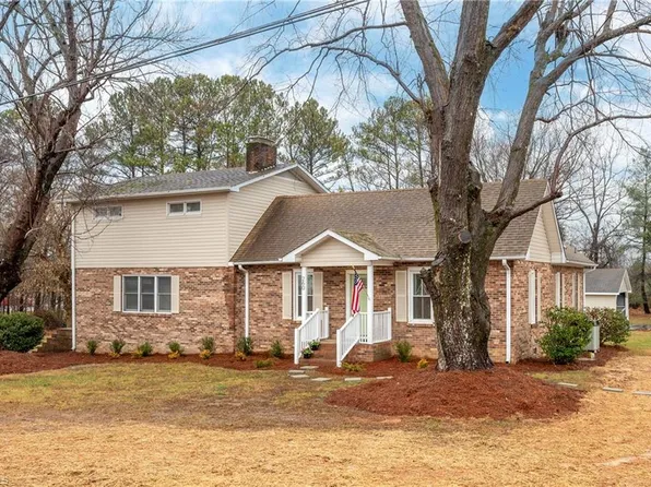 260 Sara Ln, Winston Salem, NC 27103