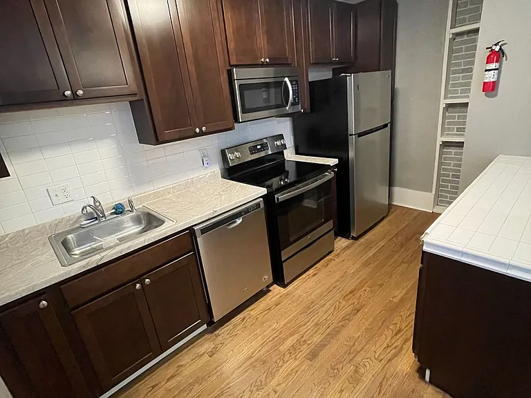 3419 Howard St — Photo 23