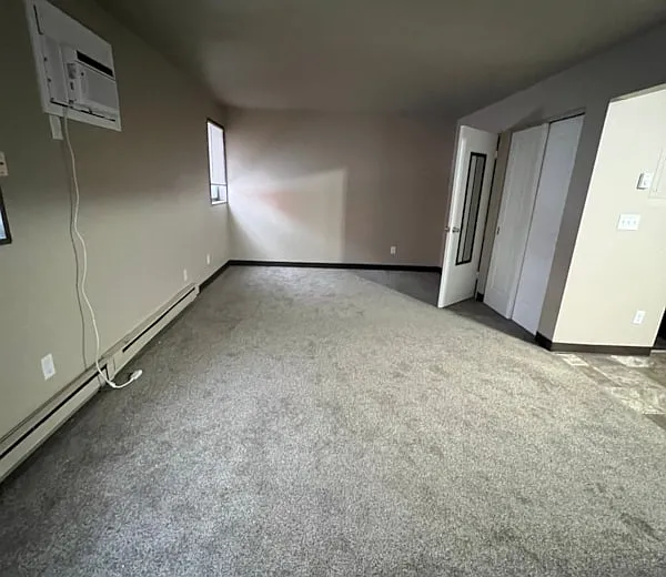 Studio, $595 — Photo 2
