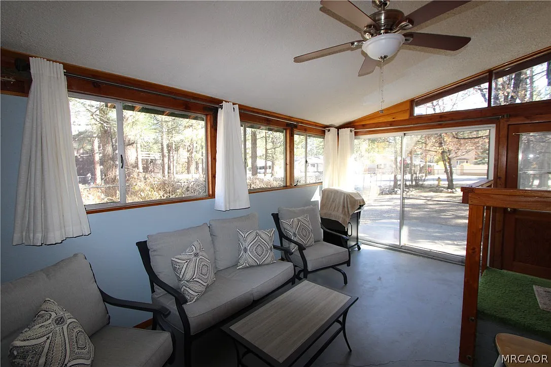 1 bed, 1.0 bath, 995 sqft, $1,600 — Photo 3