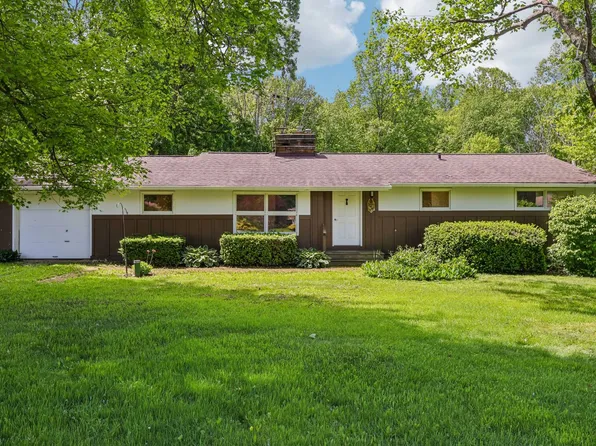 9087 Ranch Dr, Chesterland, OH 44026