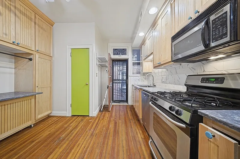 2 bed, 1.0 bath, 861 sqft, $2,150 — Photo 2