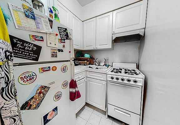 4th image of 68 W 82nd St APT 4B