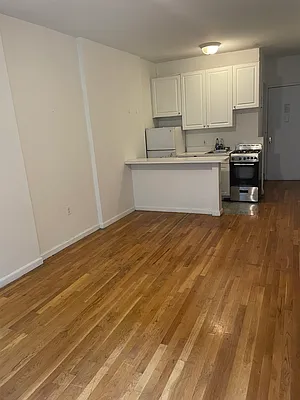 Rented by Bond New York | media 39