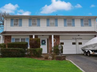 2 Tanwood Ct, Bethpage, NY 11714