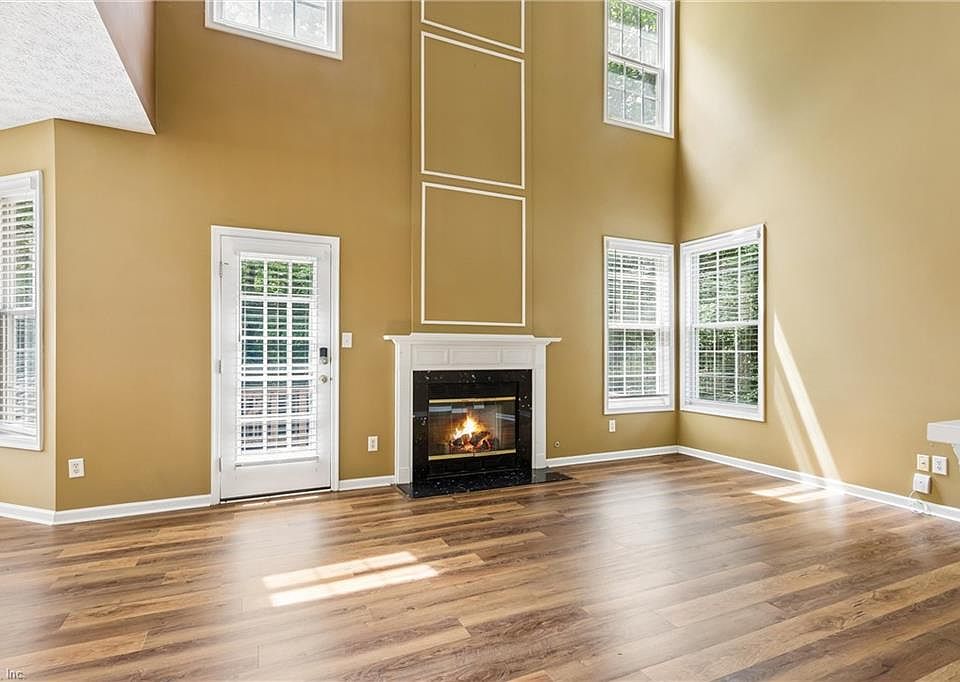1st image of 6100 Shrewsbury Sq