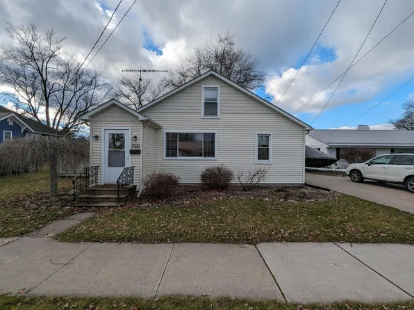 715 6th Ave, Lake Odessa, MI 48849