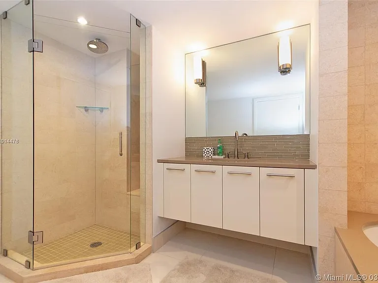 6801 Collins Ave #LPH14 — Photo 12