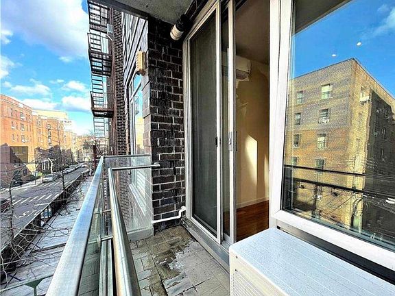 2nd image of 333-20306 43rd Ave #333