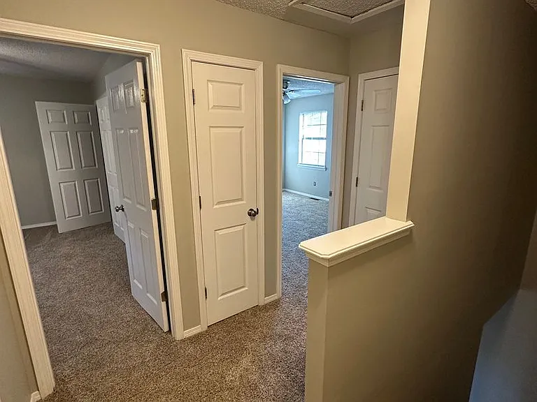 411 Valley Dr — Photo 7