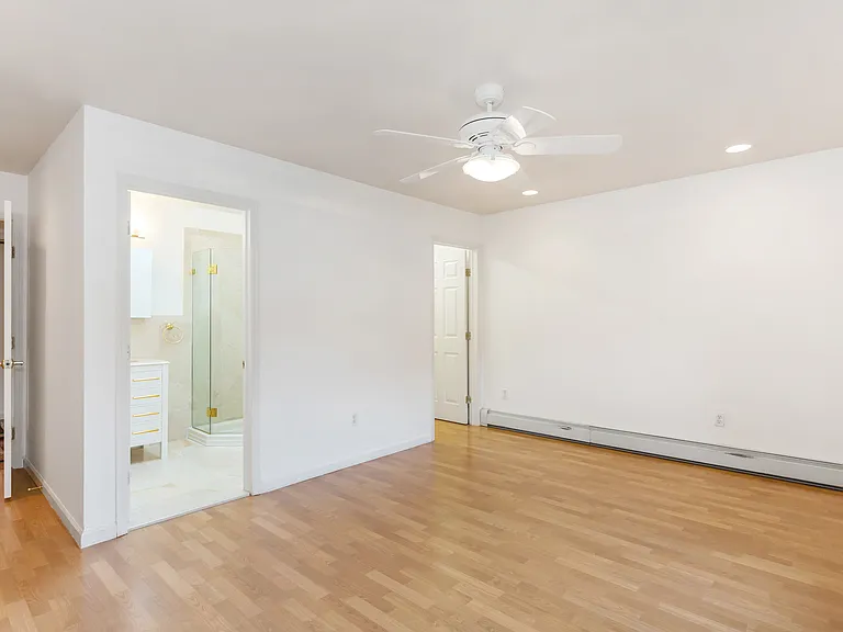 130 N 7th St — Photo 15