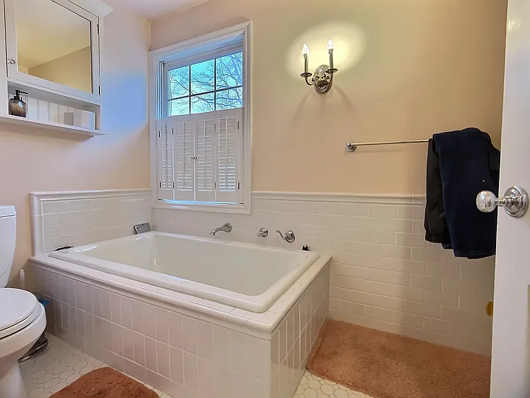 14575 Shaker Blvd — Photo 16