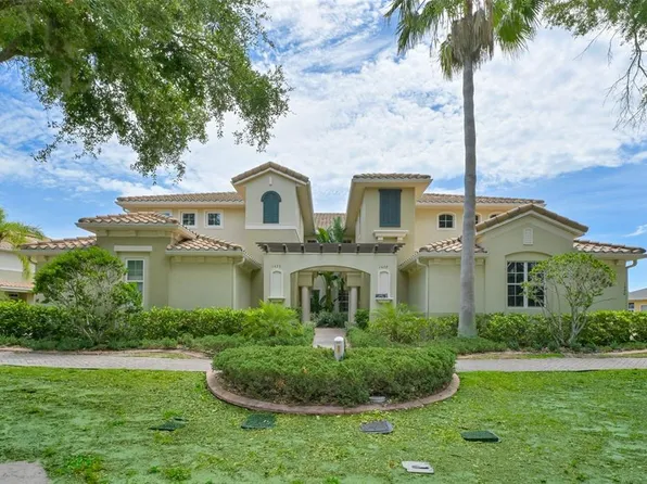 1440 Emerald Dunes Dr, Sun City Center, FL 33573