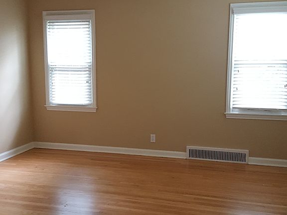 3rd image of 25389 Pembroke Ave
