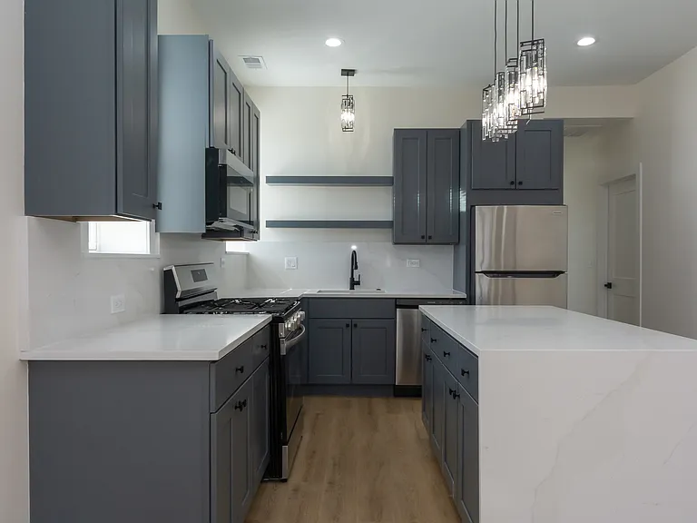 2036 N Hoyne Ave #2 — Photo 9